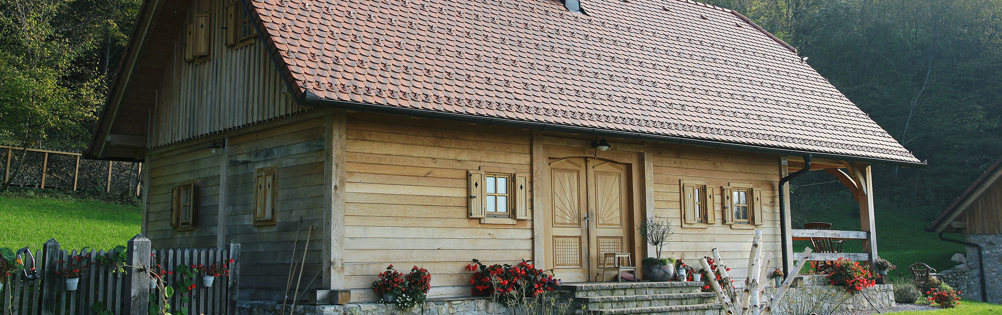 Vrhunsko izdelano leseno ostrešje in streha